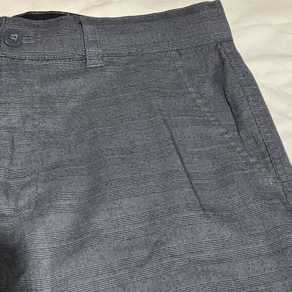 Hang Ten Men's Black Hybrid Board Shorts 10" Inseam - Picture 2 of 11